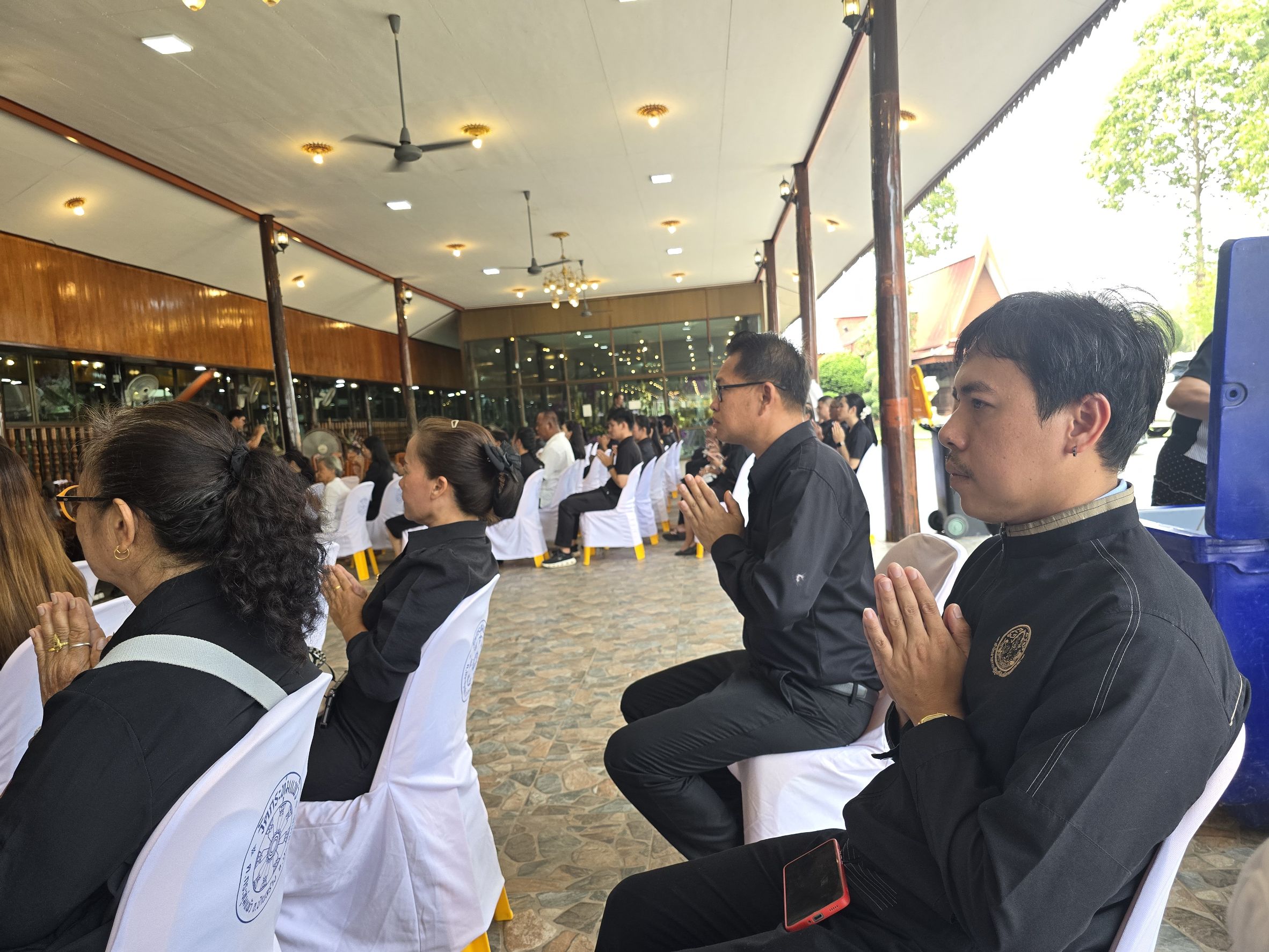 title - วันที่ 24 เมษายน 2569 เวลา 15.30 น. นายวิทูล ประดิษฐบุญ ปฏิรูปที่ดินจังหวัดปราจีนบุรี มอบหมายให้ เจ้าหน้าที่ ส.ป.ก.ปราจีนบุรี เข้าร่วม พิธีสวดพระพุทธมนต์และเจริญจิตตภาวนา เพื่อน้อมอุทิศถวายเป็นพระราชกุศลแด่ สมเด็จพระนางเจ้าสิริกิติ์ พระบรมราชินีนาถ พระบรมราชชนนีพันปีหลวง